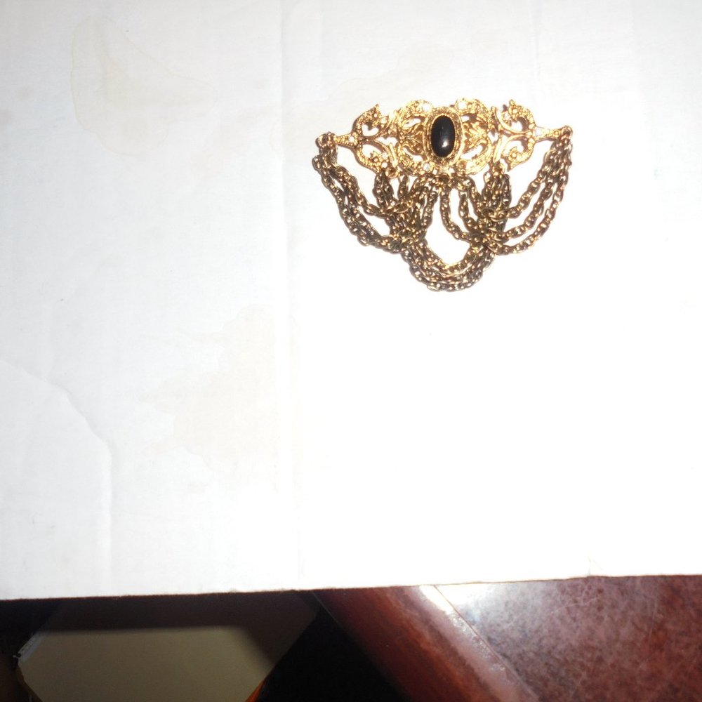 BROOCH